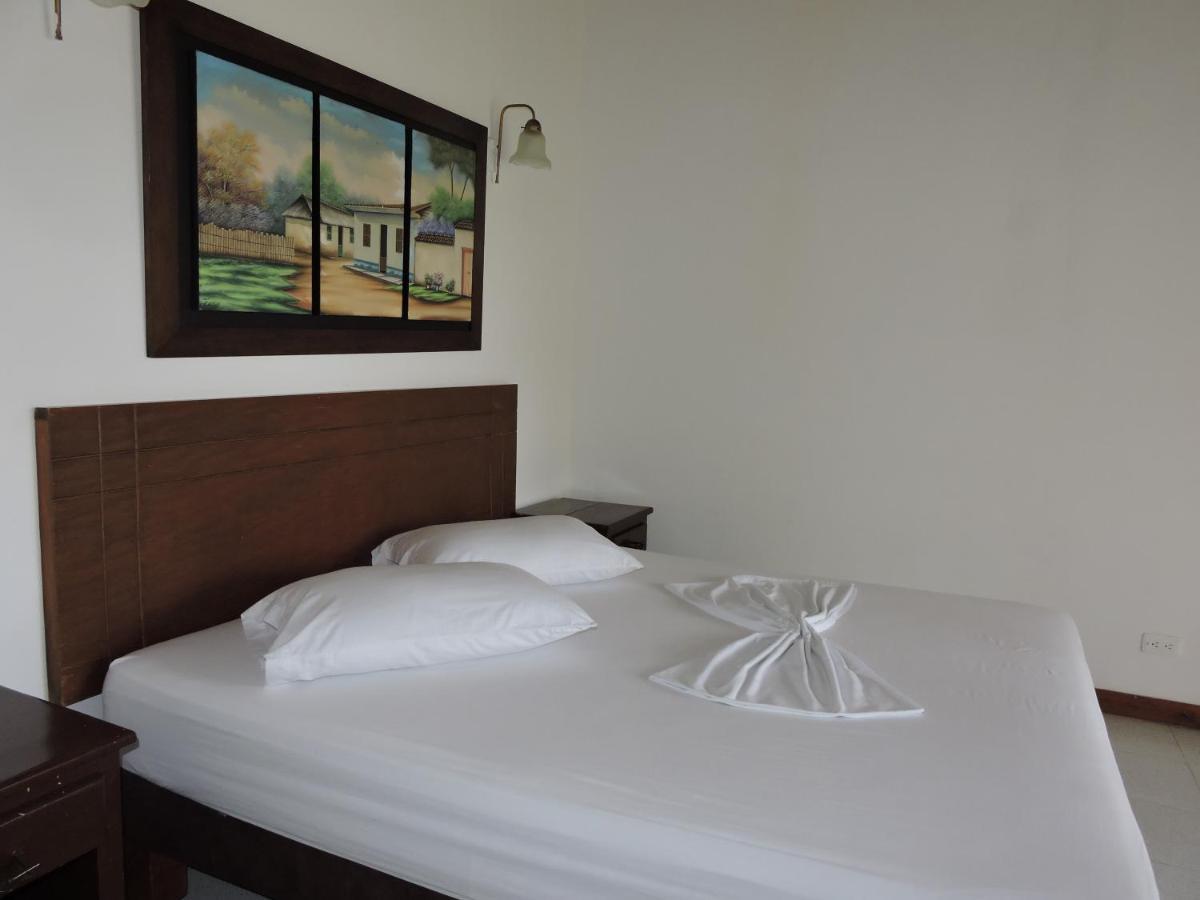Hotel Y Restaurante Meson Del Gitano Caucasia エクステリア 写真