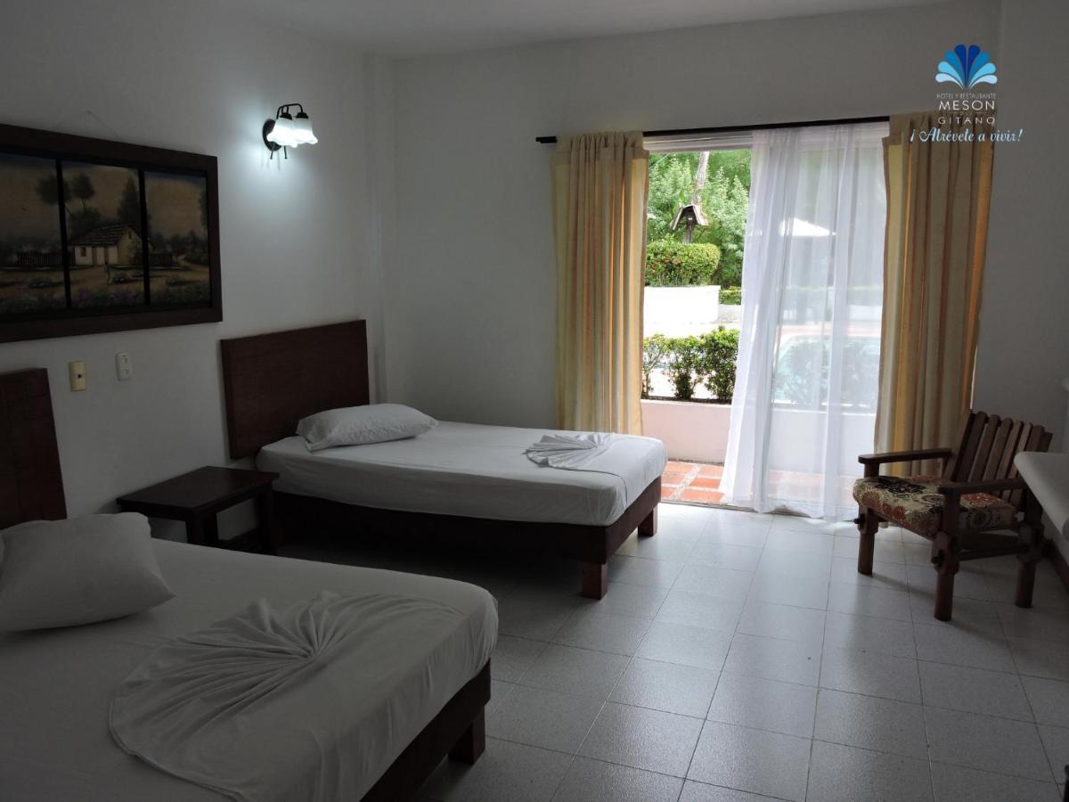 Hotel Y Restaurante Meson Del Gitano Caucasia エクステリア 写真