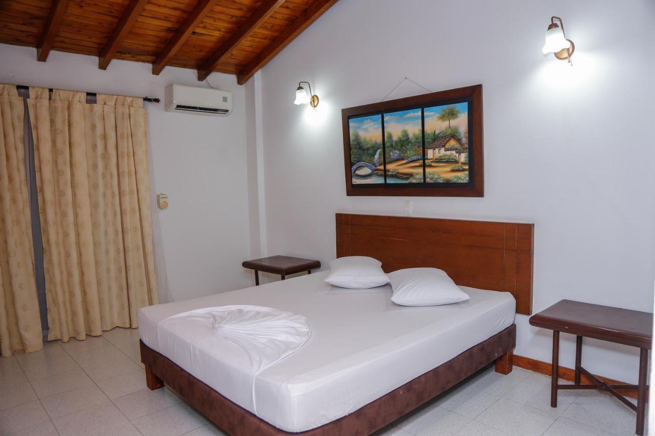 Hotel Y Restaurante Meson Del Gitano Caucasia エクステリア 写真