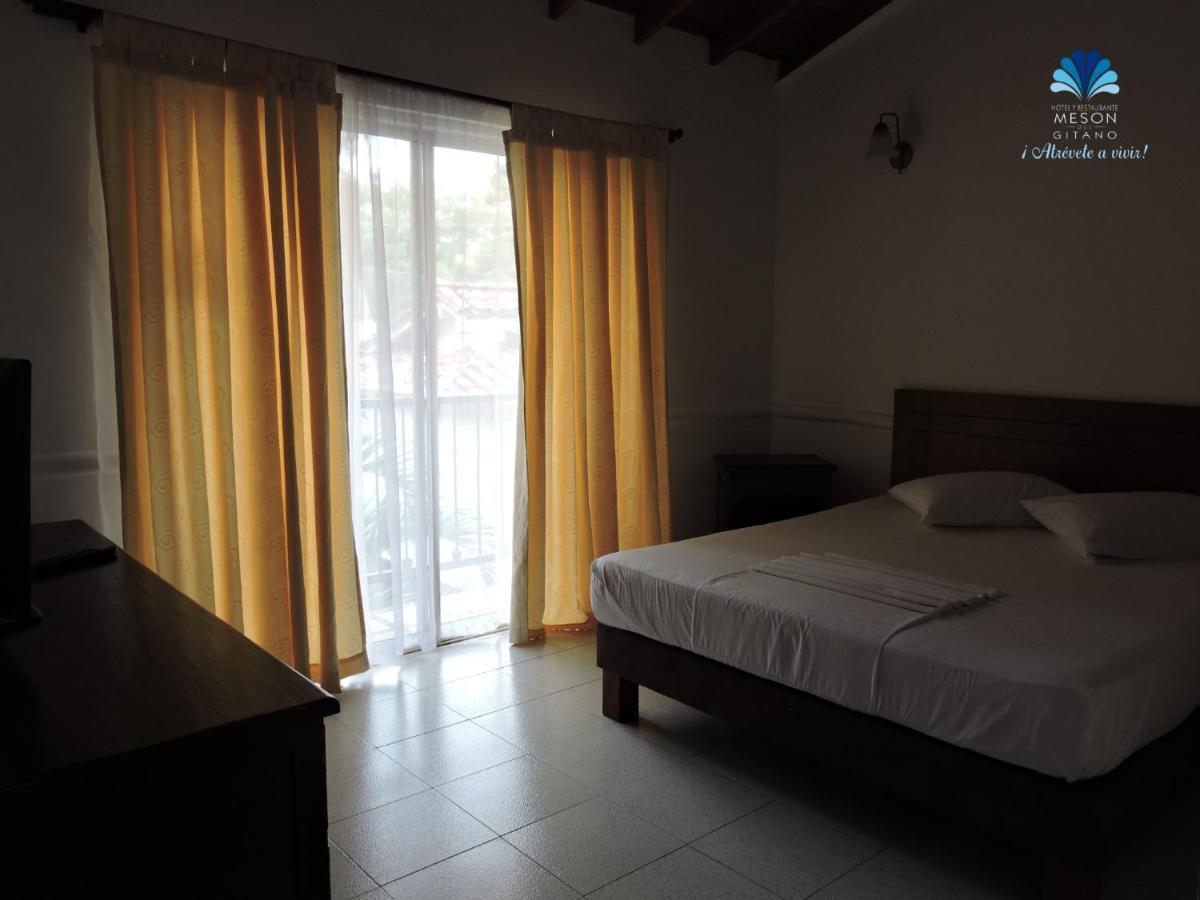 Hotel Y Restaurante Meson Del Gitano Caucasia 部屋 写真