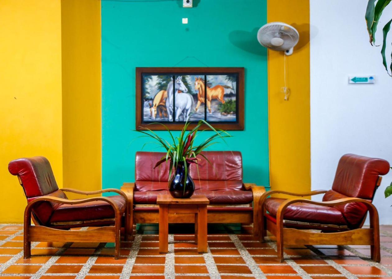 Hotel Y Restaurante Meson Del Gitano Caucasia エクステリア 写真